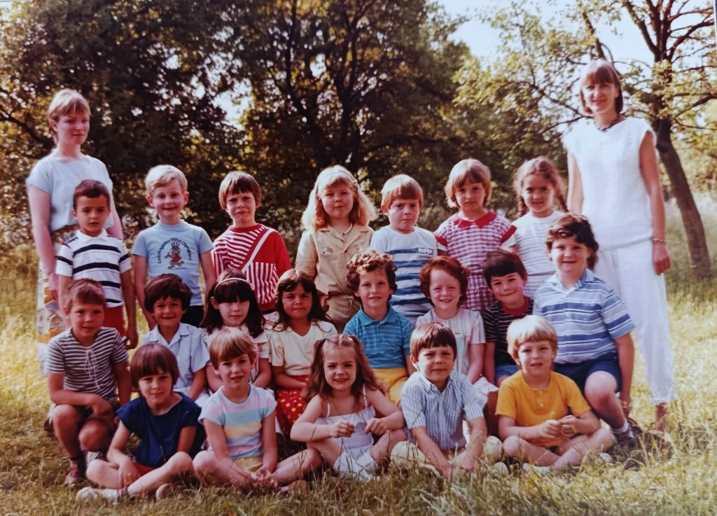 Classe maternelle de Diebling en plein air — année à préciser