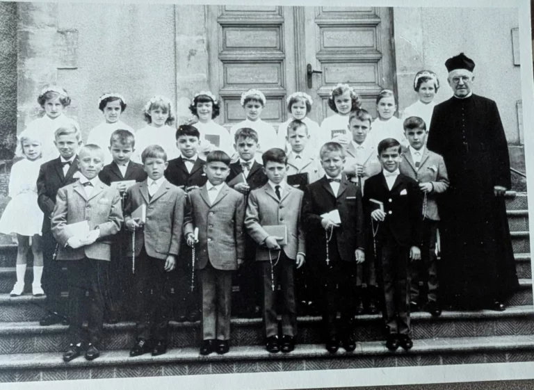 Première communion de la classe née en 1957