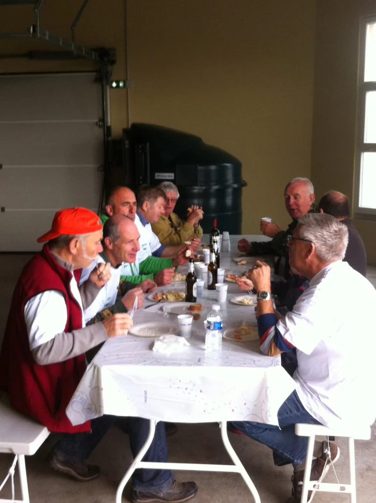 Une partie de l&rsquo;équipe au repas