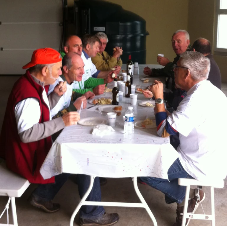 Une partie de l&rsquo;équipe au repas