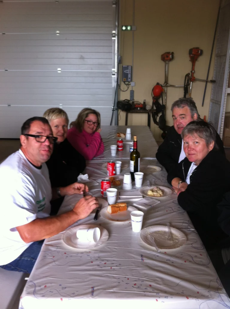 Une partie de l&rsquo;équipe au repas
