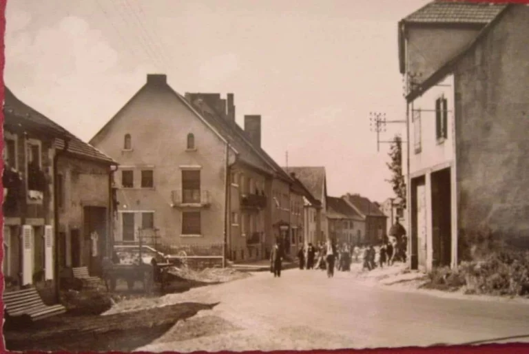 Rue Principale de Diebling près de l’église — maison Legrand