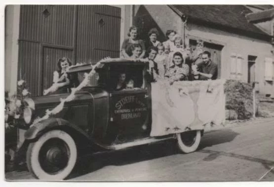 Première messe de l’abbé Fabing à Diebling — char décoré