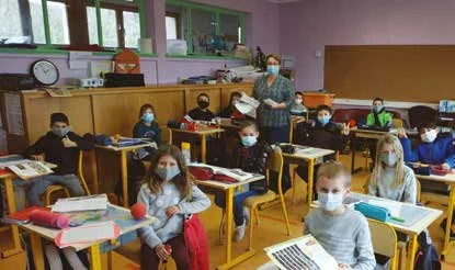 Ecole avec les masques pour lutter contre la Covid-19